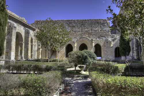 Vista de la galería este del claustro de MOnsalud
